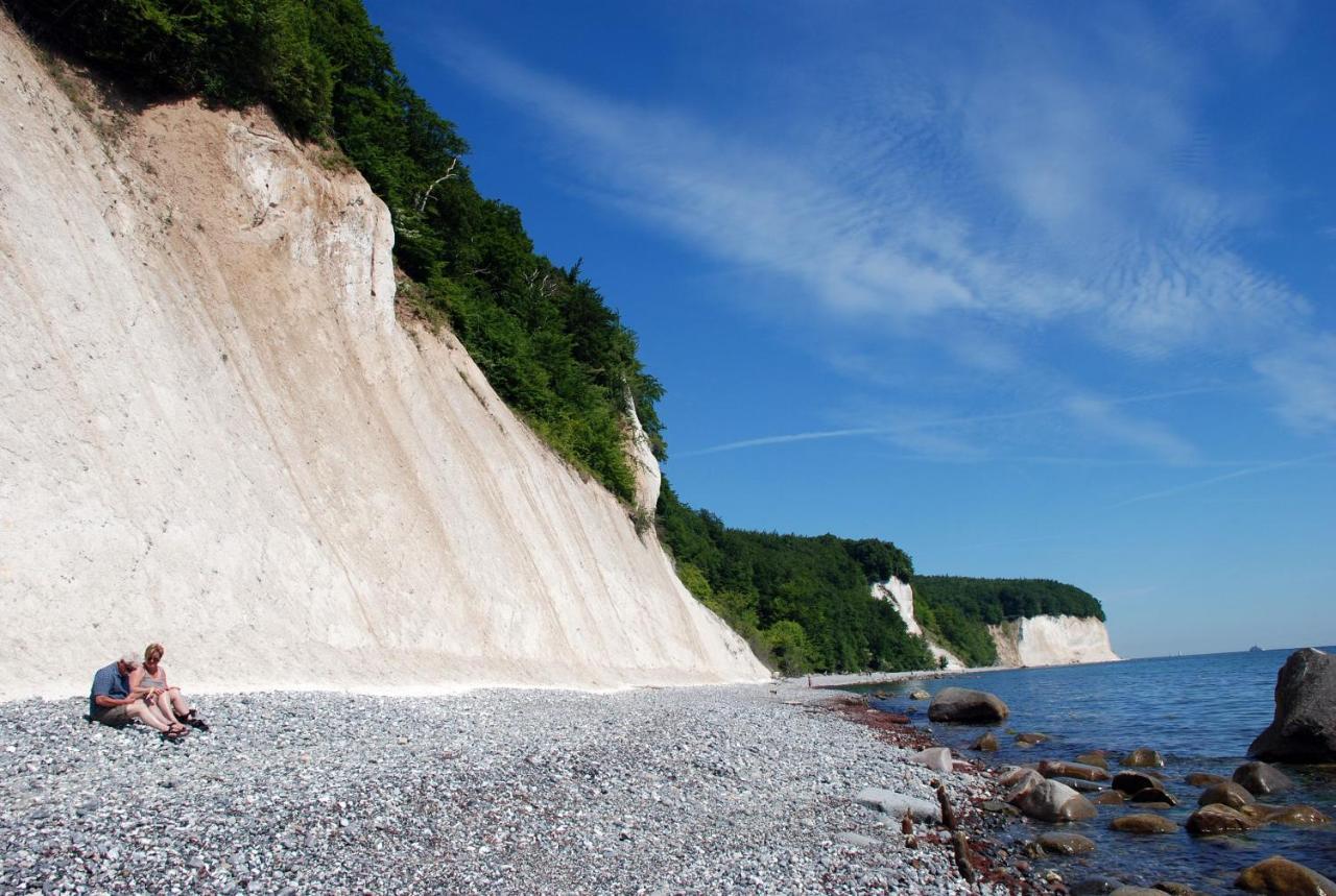 Schoene Ferienwohnungen Mit Kamin Im Ostseebad Sellin Bagian luar foto